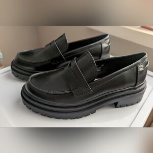 Steve Madden Black Chunky Loafers